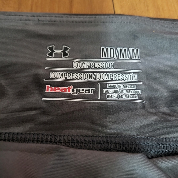 Under Armour Women’s Compression Fitted Pants Silver Size Medium Used/Excelent - Picture 7 of 8